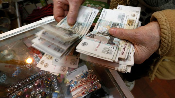 Run na banky, hyperinflace, pád rublu. Ruské ekonomice hrozí kolaps, který svět nezná; Zdroj foto: Reuters