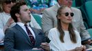 Wimbledon 2014, semifinále: herec Sam Claflin s manželkou Laura Haddocková