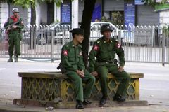Barma utichla, protesty pokračují hlavně za hranicemi