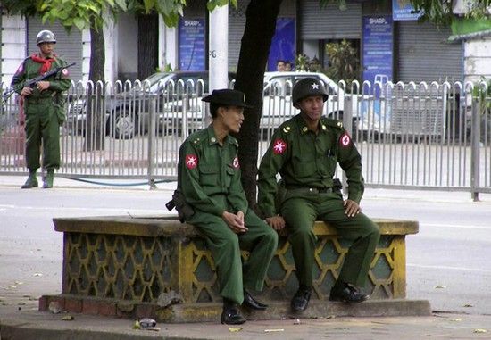 Barma - vládní vojska v Rangúnu