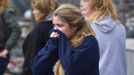 A girl cries after looking through the wreckage of homes devastated by fire and the affects of Hurricane Sandy in the Breezy Point section of the Queens borough of New York October 31, 2012. The U.S. Northeast began an arduous slog back to normal on Wednesday after historic monster storm Sandy crippled transportation, knocked out power for millions and killed at least 64 people with a massive storm surge that caused epic flooding. REUTERS/Shannon Stapleton (UNITED STATES - Tags: ENVIRONMENT DISASTER) Published: Říj. 31, 2012, 8:34 odp.