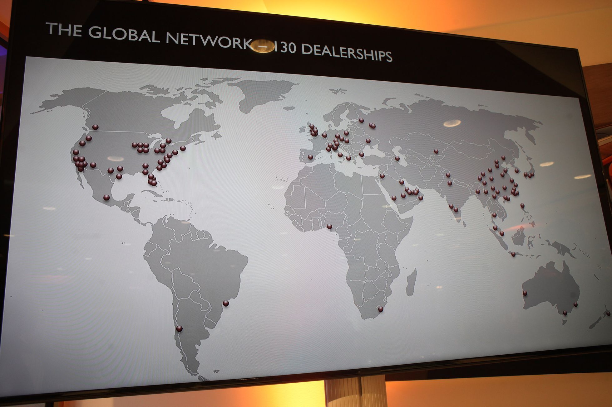 Rolls Royce otevření prodejny v Praze - 5 graf prodejen