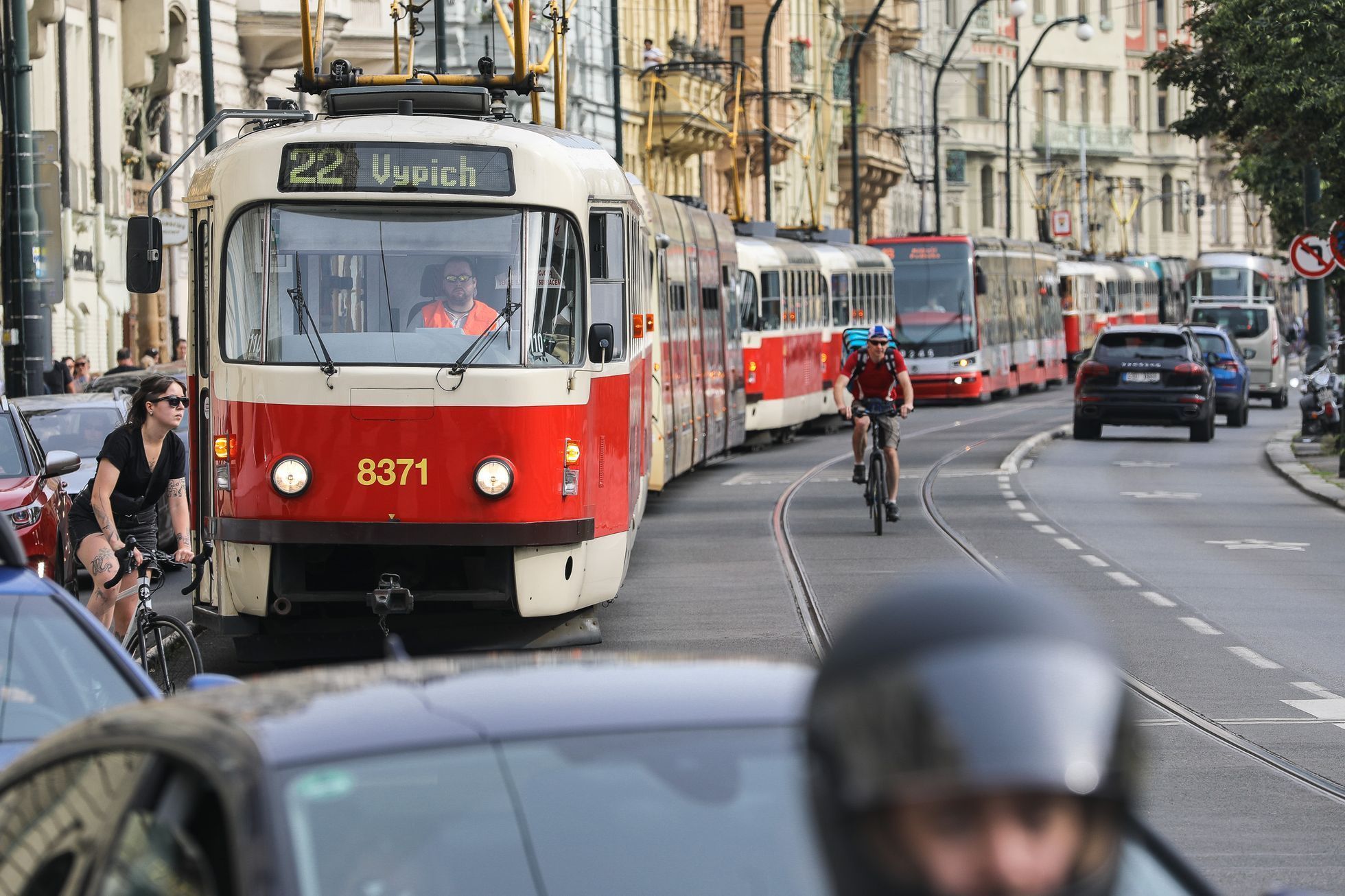 Ukázka požárního zásahu při příležitosti 140 let od požáru Národního divadla, hasiči, hašení