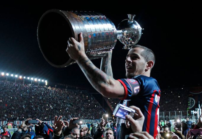 San Lorenzo slaví s Pohárem osvoboditelů (Romagnoli)