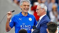 Už před zápasem byla atmosféra na King Power Stadium v Leicesteru naprosto elektrizující. Známý italský zpěvák Andrea Bocelli zazpíval svému krajanovi, trenérovi Lišek Claudiu Ranierimu.