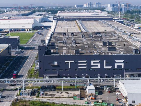 Továrna na výrobu elektroaut Tesla, Gigafactory, v čínské Šanghaji.