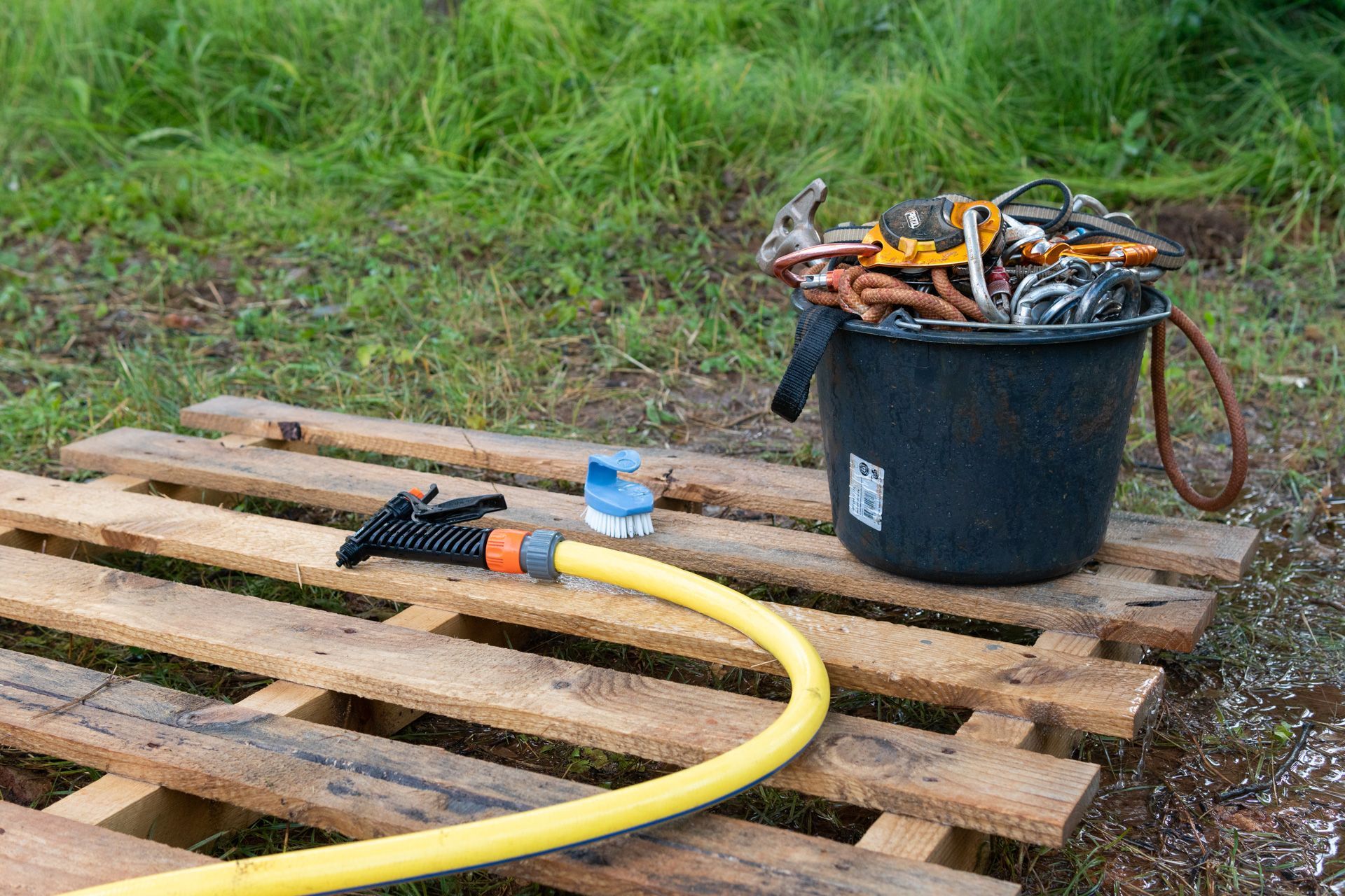 Petr Šimon Janíček: čeští speleologové zkoumají slovinskou jeskyni Kačna jama
