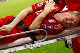 Kaňkou na výhře Bayernu však bylo zranění Bastiana Schweinsteigera, který si zlomil klíční kost. Po operaci bude mimo hru minimálně měsíc, může však chybět až do konce kalendářního roku.