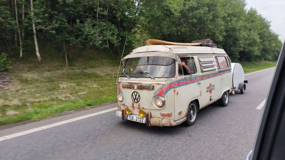 Kristýna plná "závisláků". Obytné volkswageny měly sraz v kempu, přijelo jich 140