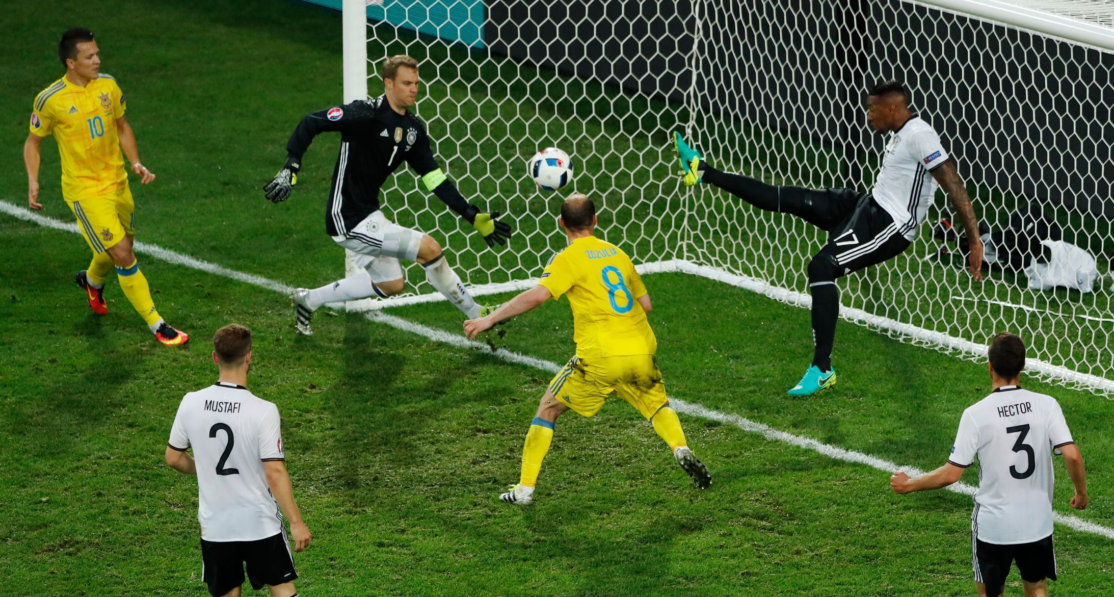 Euro 2016, Německo-Ukrajina: Jerome Boateng zachraňuje na brankové čáře