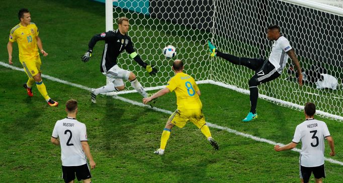 Euro 2016, Německo-Ukrajina: Jerome Boateng zachraňuje na brankové čáře