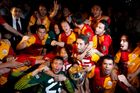 VIDEO Turečtí fans vyděsili United. Ďáblové prchli podchodem