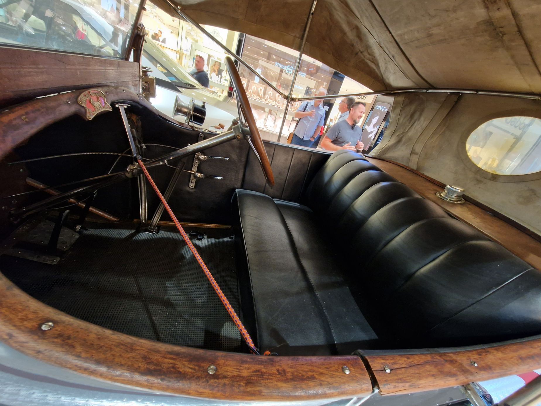 Peugeot výstava Arkády Pankrác