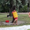 Balónková vodní bitva na Letné