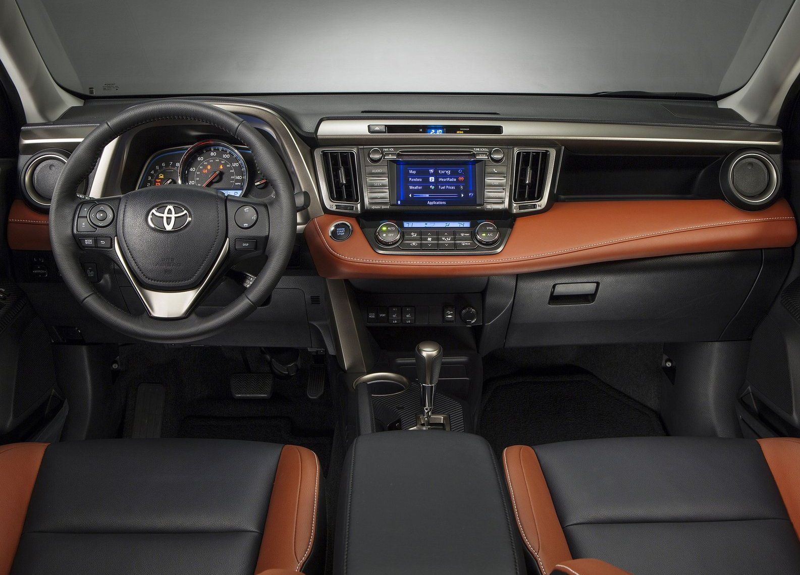 Toyota RAV 4 interiér
