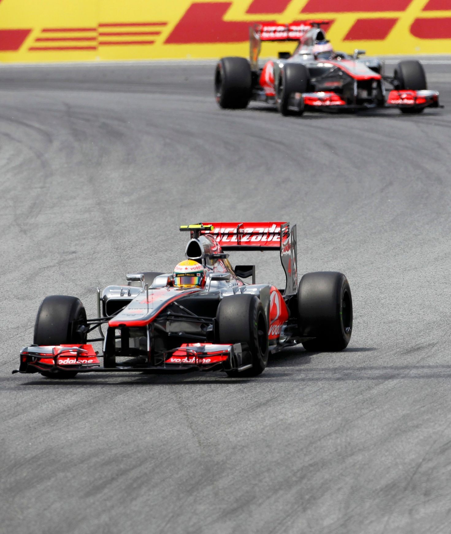 Lewis Hamilton a Jenson Button při kvalifikaci F1 ve Španělsku