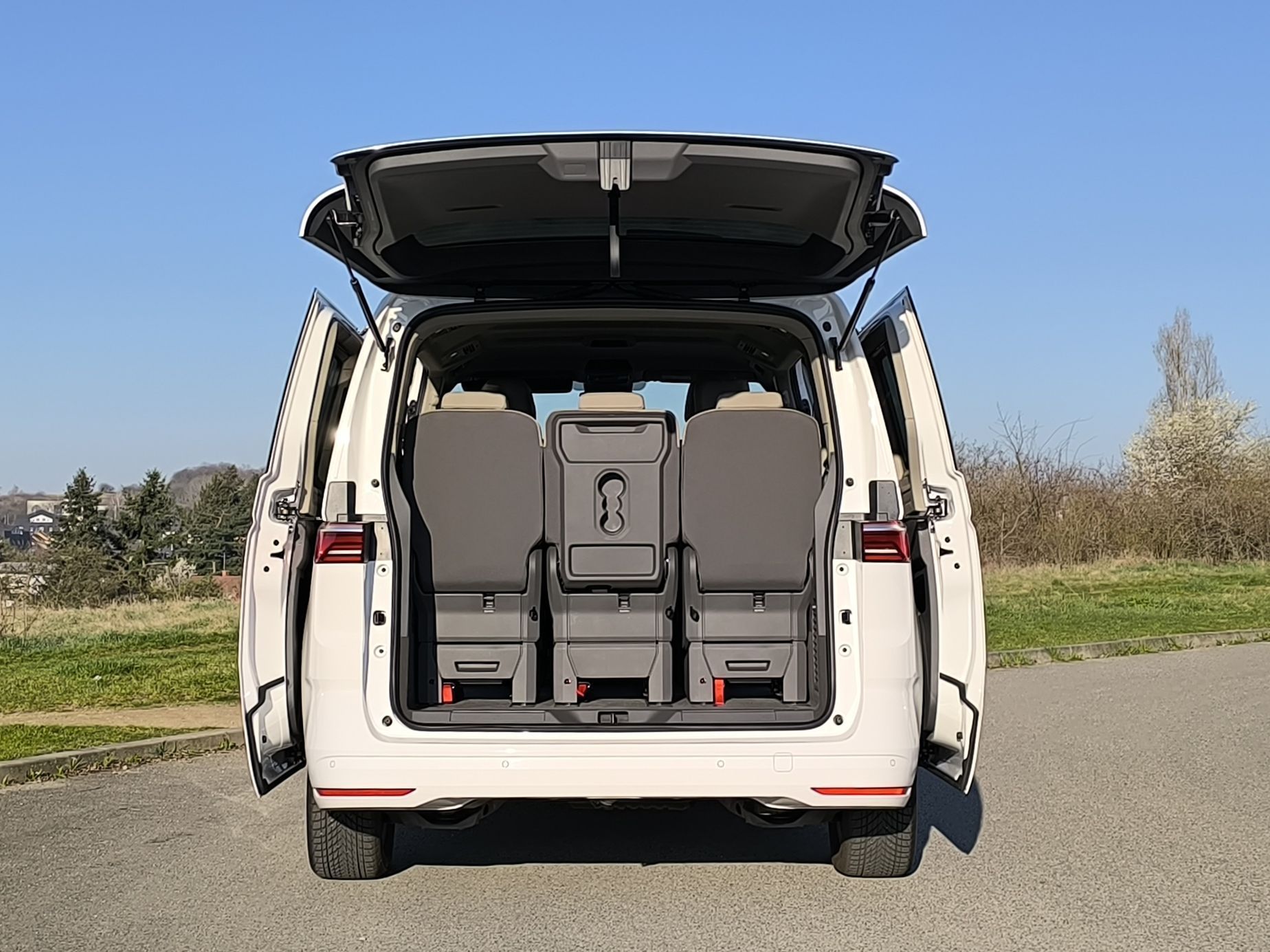 Volkswagen Multivan plug-in 2025