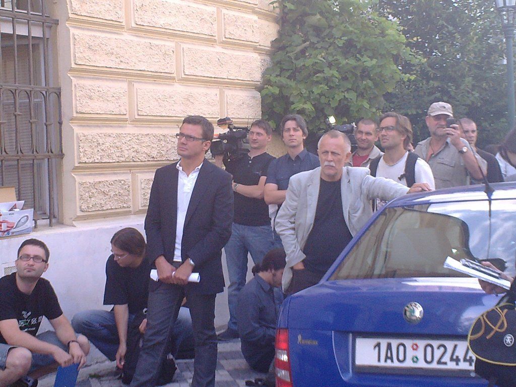 Demonstrace proti Bátorovi