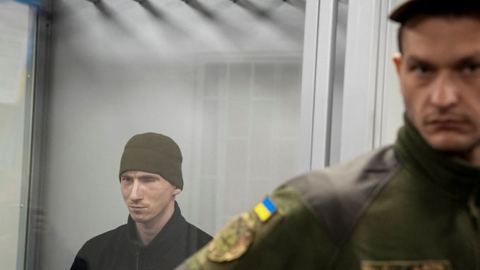 Dmitrij Kurašov u soudu, který ho odsoudil k doživotí za vraždu válečného zajatce.