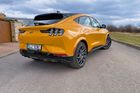 Oranžovou barvu hodně propaguje Ford, proto je v USA žádaná i mezi ojetinami.