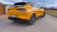 Oranžovou barvu hodně propaguje Ford, proto je v USA žádaná i mezi ojetinami.