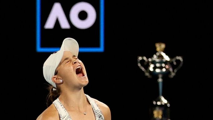 Ashleigh Bartyová slaví triumf na Australian Open 2022