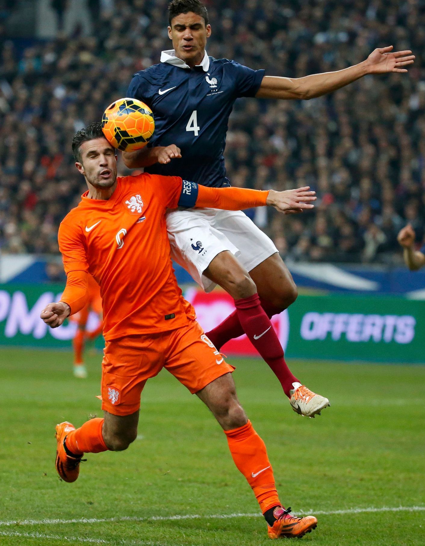 Francie - Nizozemsko: Raphael Varane (4) - Robin van Persie