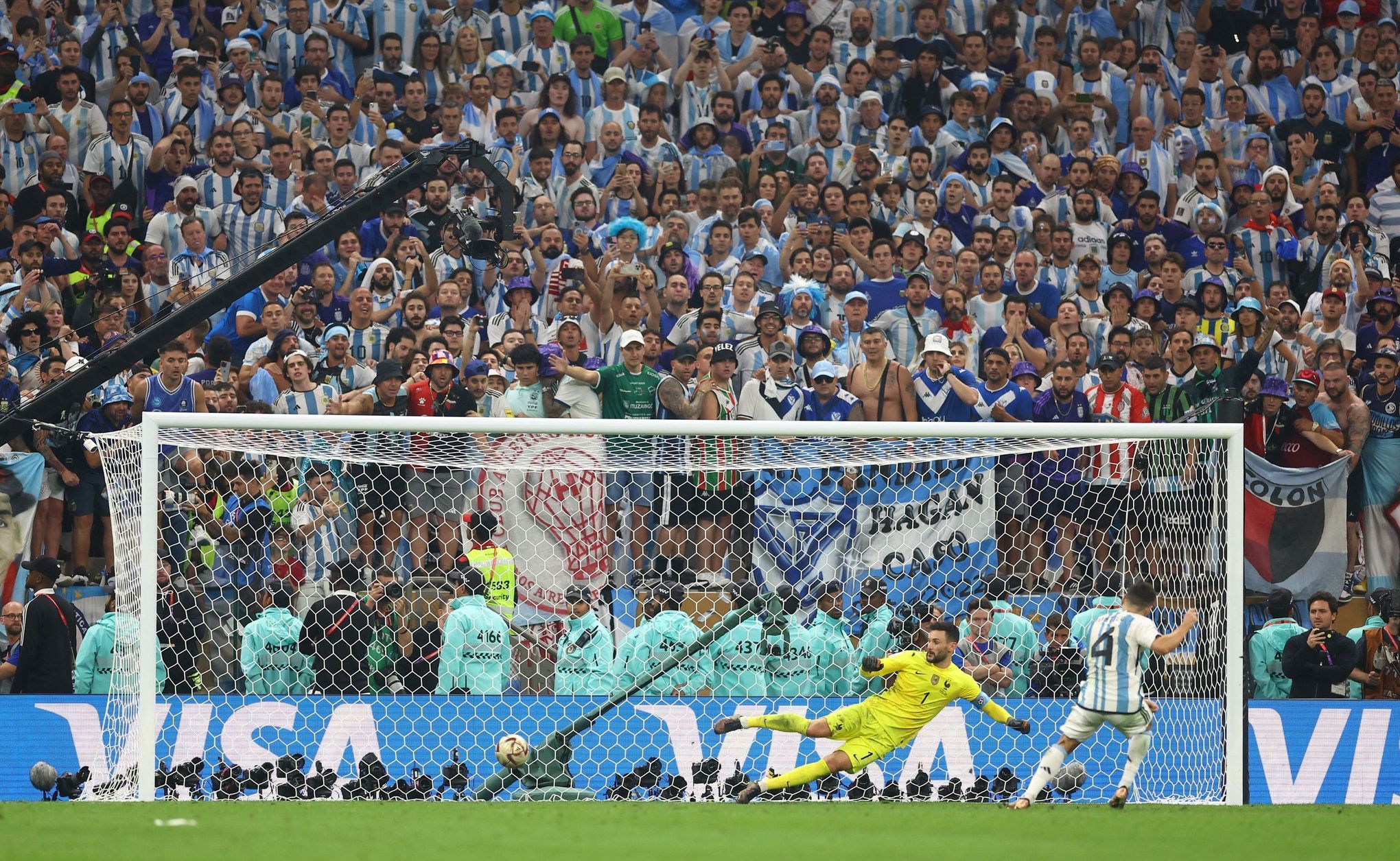 Finále MS ve fotbale 2022, Argentina - Francie: Gonzalo Montiel při vítězné penaltě