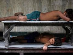 Indičtí jogíni se postí dobrovolně, běžní Indové hladoví proti své vůli
