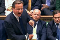 Cameron chystá vládní změny. Kvůli hlasování o Sýrii