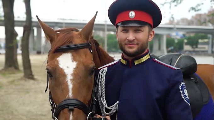 Ruské úřady vyzvaly samozvané kozáky, aby pomohli policii kontrolovat davy fanoušků na fotbalovém mistrovství světa.