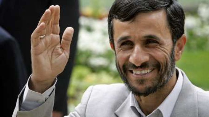 Íránský prezident Ahmadínežád obvinění okolo jaderného programu své země kategoricky odmítá