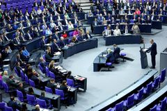 Europoslanci smetli české výhrady, přijali nejpřísnější klimaplán