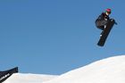 Pro těžce zraněného snowboardistu letěl vrtulník