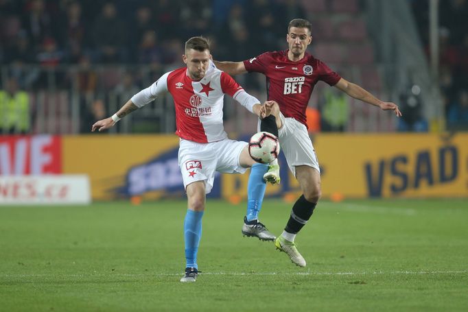 Jaromír Zmrhal a Alexandru Chipciu v derby Sparta - Slavia.