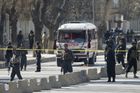 Kábulem otřásl další výbuch. Sebevražedný atentátník zabil dvacet lidí, zranil dalších třicet