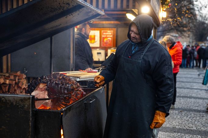 Pražské vánoční trhy v prosinci 2023.