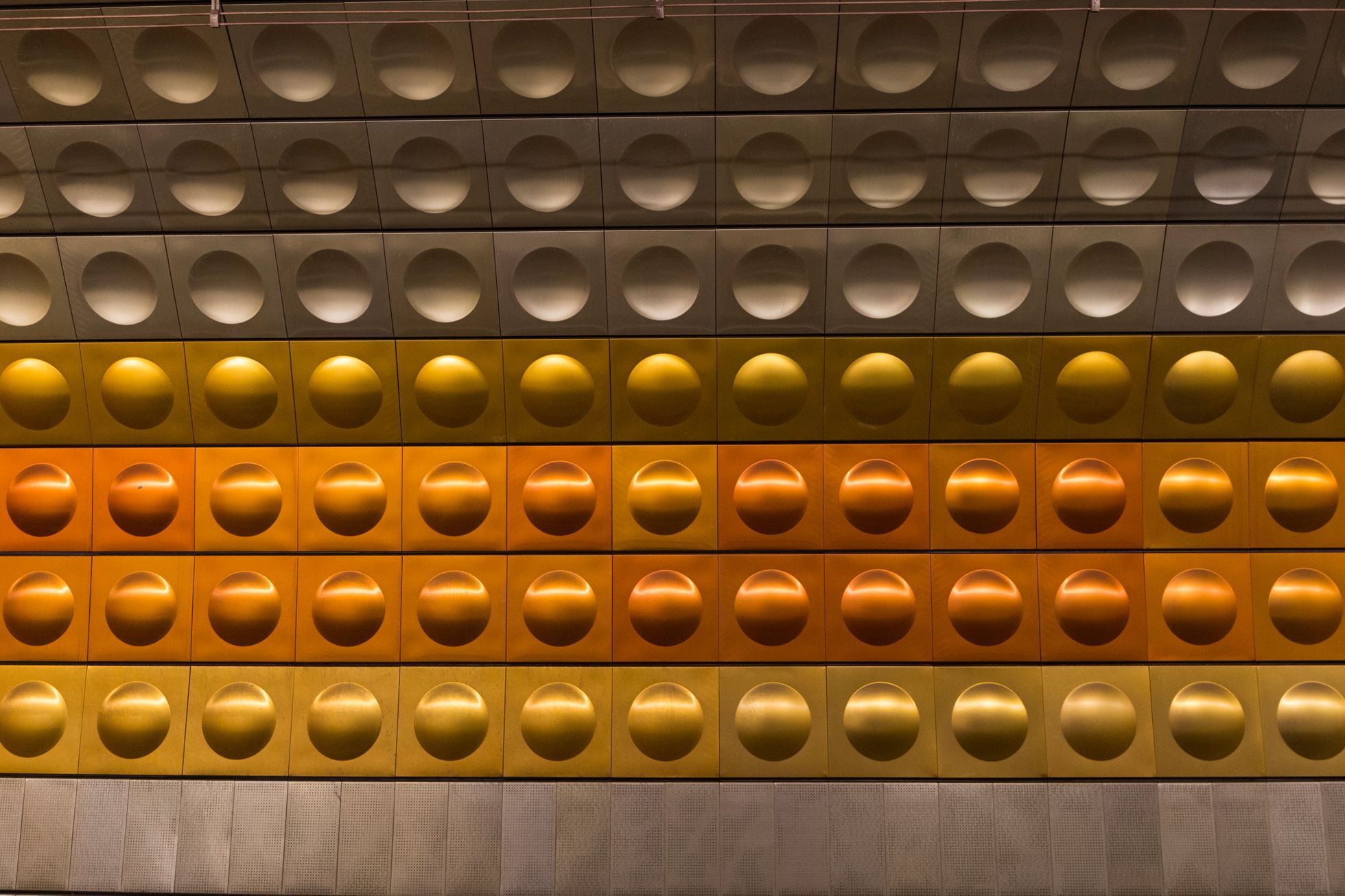 Stanice metra A  - grafické řešení od Otruby a Rathouského