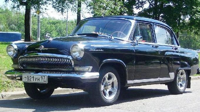 Volha GAZ 21 přezdívaná Carevna okopírovala styl amerických aut. Byla pohodlná a ve verzích pro KGB i rychlá.