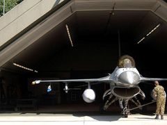 Těžkému kyberútoku čelil letos i Lockheed, jenž vyrábí například letouny F-15 (ilustrační foto).