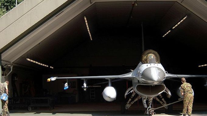 Stíhačka F-16 na základně Volkel.