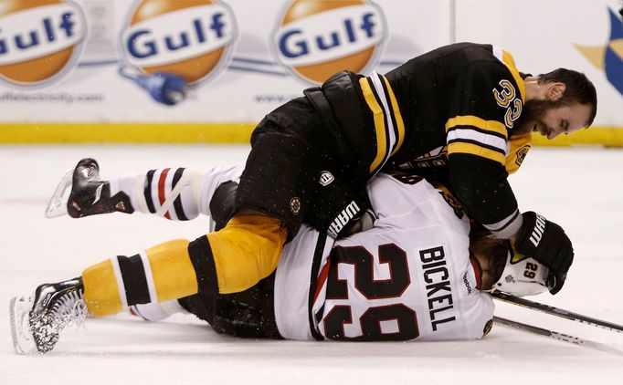 Třetí finálový duel Stanley Cupu: Boston - Chicago