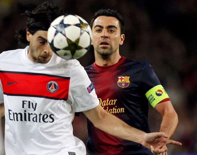 Fotbal: Barcelona - Paris St. Germain: Xavi (vzadu) - Javier  Pastore