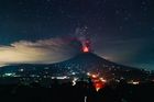 VIDEO: Úchvatný časosběr z výbuchu sopky Mount Agung na Bali