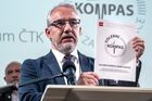 Ať platy vzrostou o sedm procent, hůř odměňovaným pak o 13, žádá šéfodborář