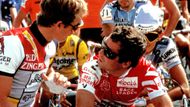 Greg LeMond a Bernard Hinault vstoupili do Tour de France 1986 jako dva rovnocenní lídři týmu La Vie Claire. Jenže Hinault ve vidině unikátního šestého triumfu na "Staré dámě" začal po vítězné časovce samovolně trhat pole a na Američana měl už pětiminutový náskok. Pak ale přišly LeMondovy chvíle a i přes navenek symbolizovanou jednotu se rozklížený tým změnil v bojovou zónu. Když se LeMond ujal vedení, Hinault zkusil ještě několik nástupů, ale prvnímu triumfu Američana na Tour stejně nezabránil.