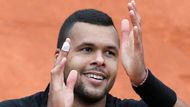 Jo-Wilfried Tsonga vyhrál v desátém vzájemném zápase na okruhu ATP 6:3, 6:2, 6:7 a 6:3 a snížil tak stav mini duelu na 3:7.