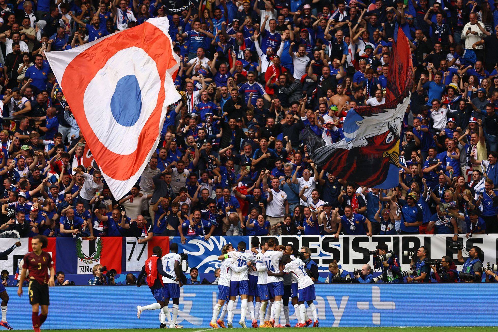 Francouzi slaví gól v osmifinále Eura 2024 Francie - Belgie