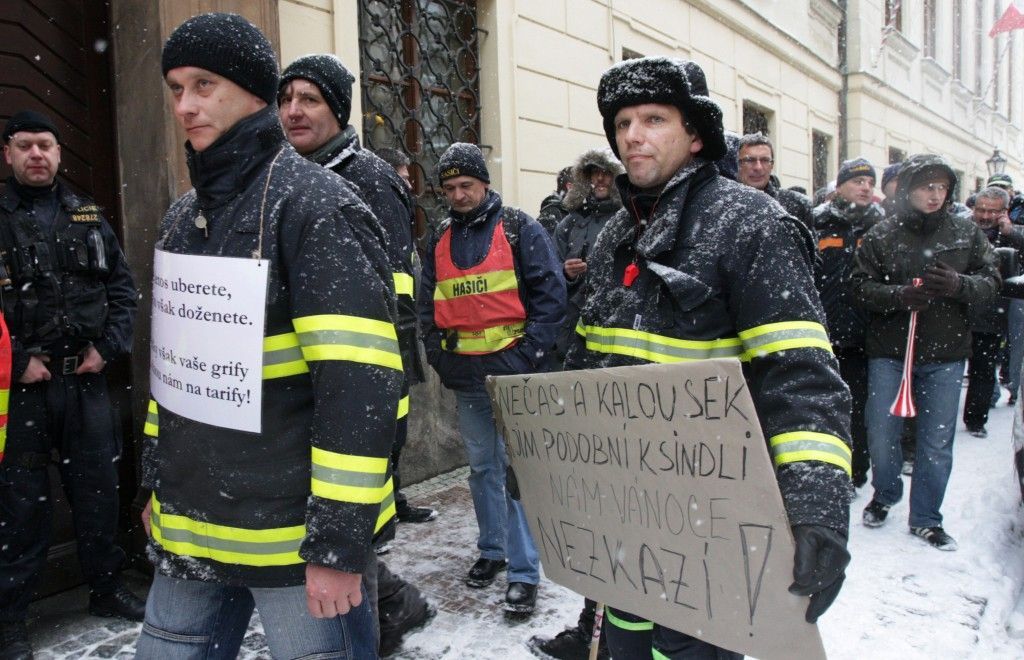 Protest hasičů a policistů