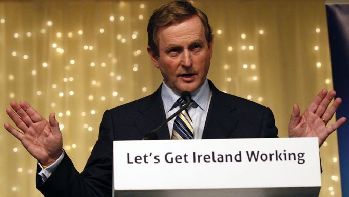 Vládu v Irsku bude se vší pravděpodobností sestavovat vůdce pravicové Fine Gael Enda Kenny